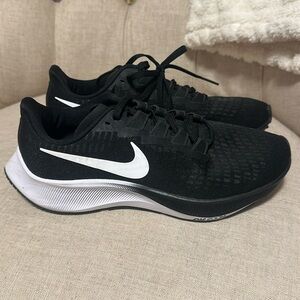 Women’s Nike zoom Pegasus 37, size 8